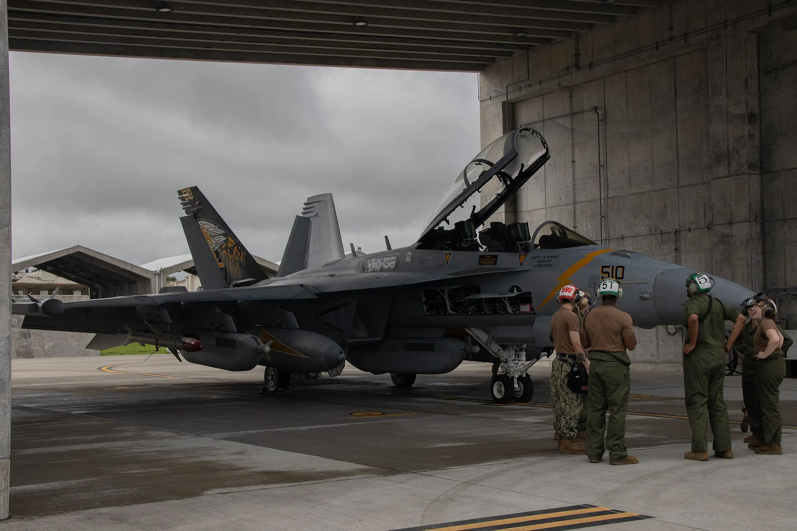 TMN: Meng's Growler in a yellow jacket on the way.